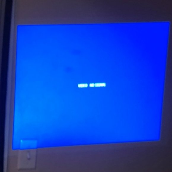 Portable Audio-Video Projector by PLUS - Picture 8 of 14